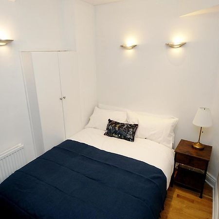 Cozy Retreat By Aresti Hotels 런던 외부 사진