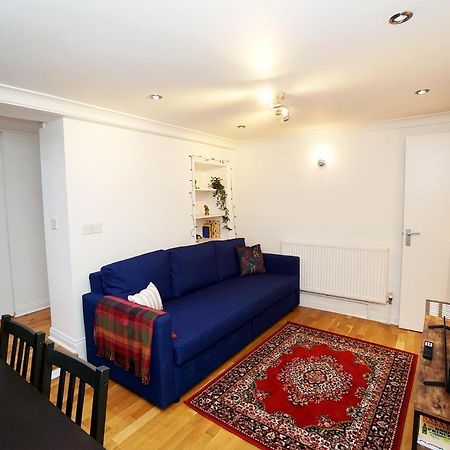 Cozy Retreat By Aresti Hotels 런던 외부 사진