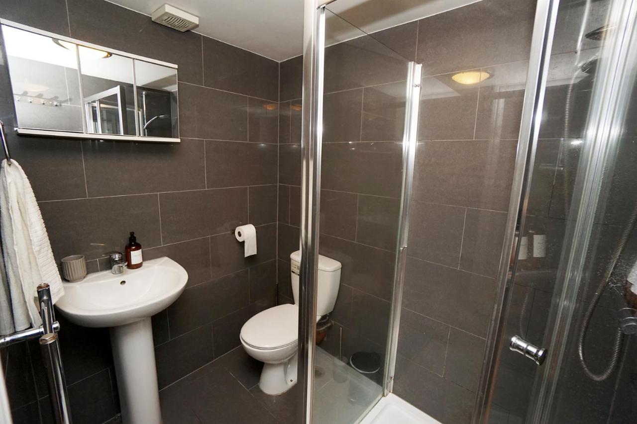 Cozy Retreat By Aresti Hotels 런던 외부 사진